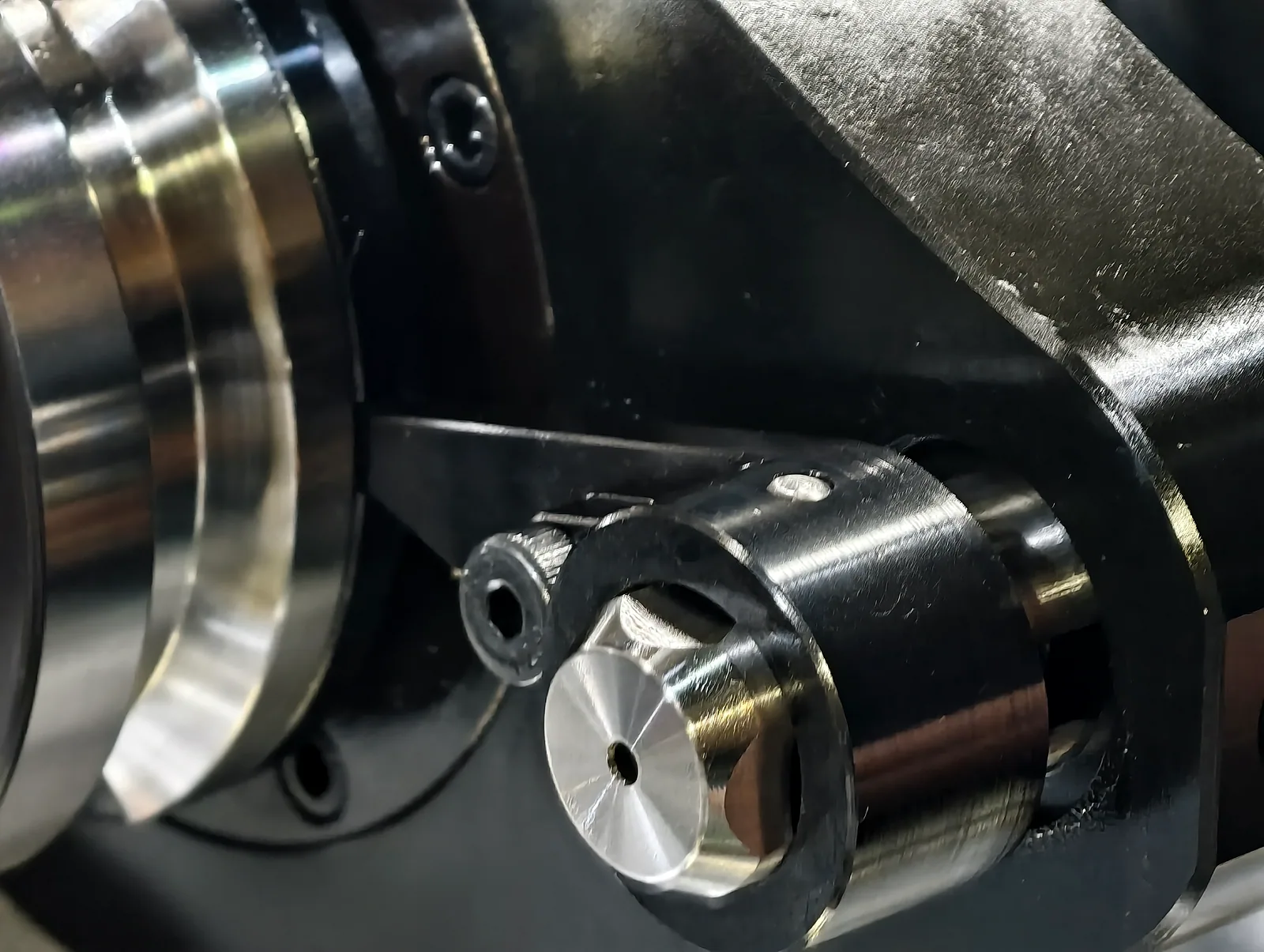 Close-up of the output spindle of a Mongtec angle head
