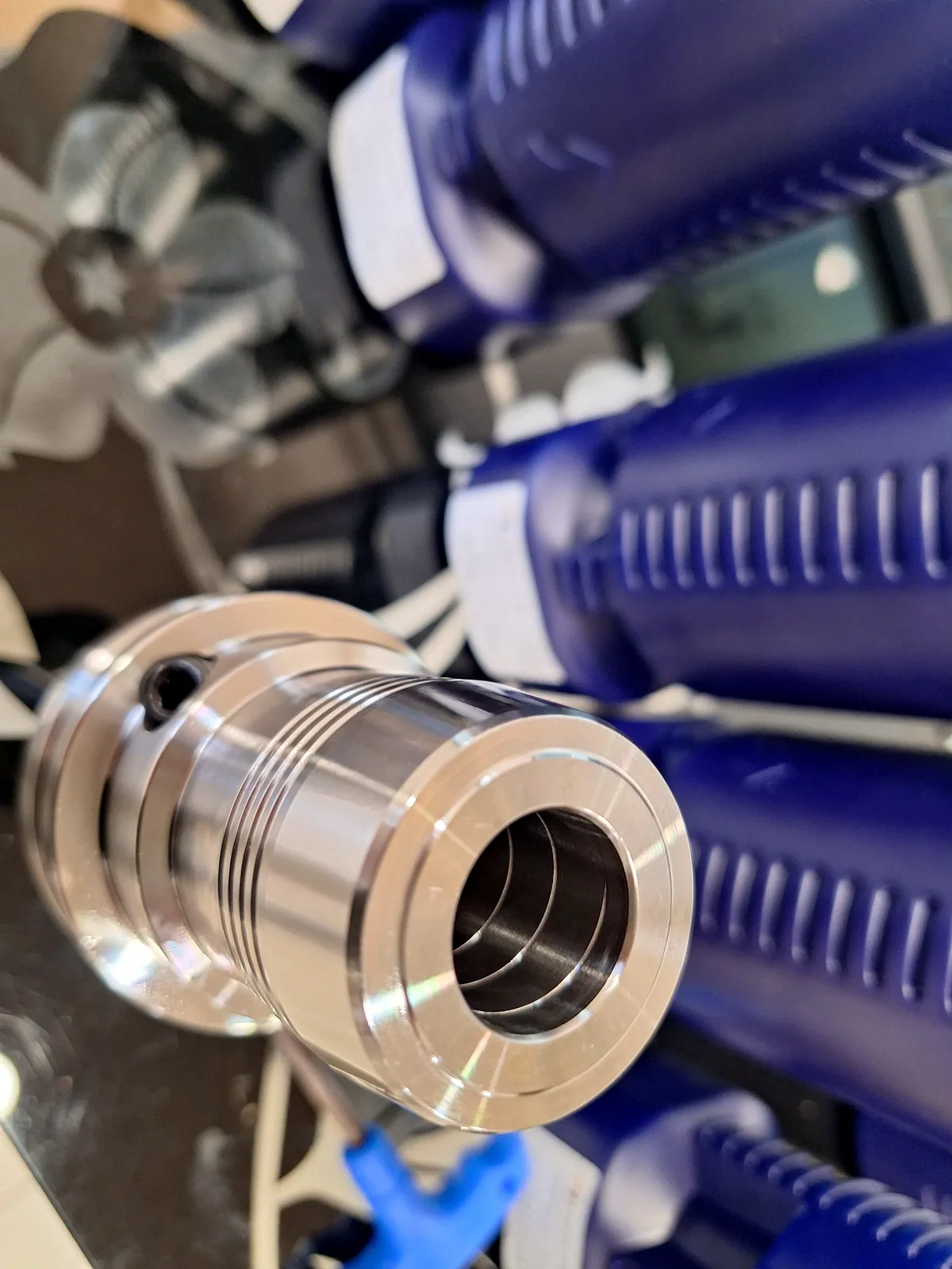 Close-up of the clamping bore of a Mongtec hydraulic tool holder