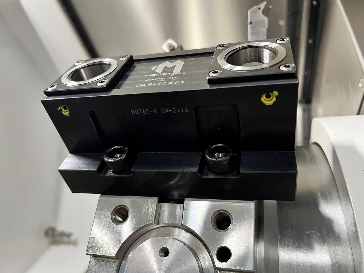 Mongtec BMT45-R C4x75 PSC tool block mounted on a turret